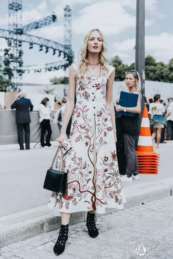 只穿一件衣服也能时髦!懒女孩的夏天这么过!