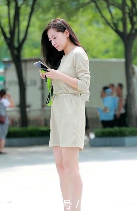 『打电话』街拍打电话的美女小姐姐,你们喜欢煲电话粥吗