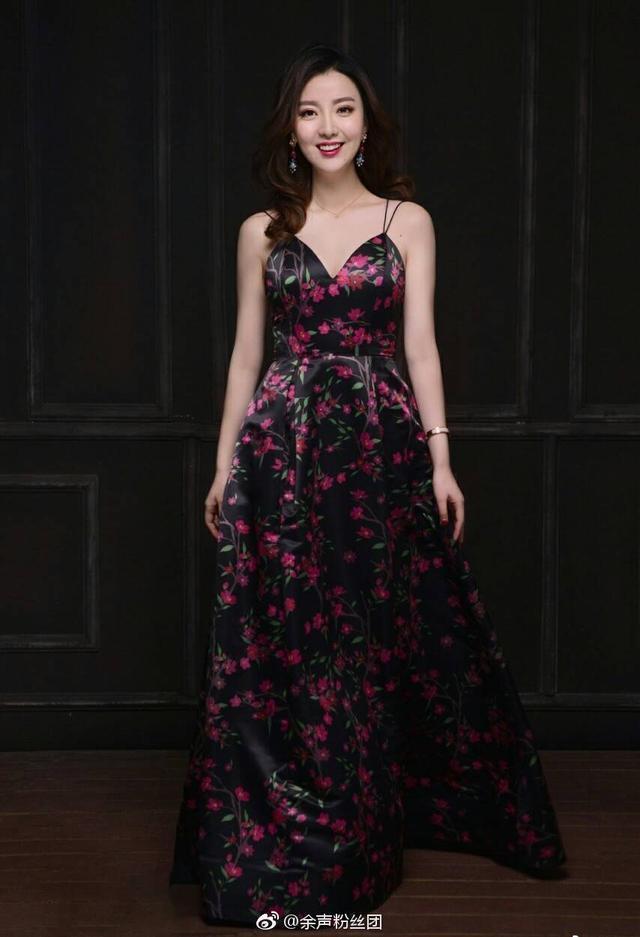 余声时尚搭配，时尚与甜美，气质优雅，青春活力！