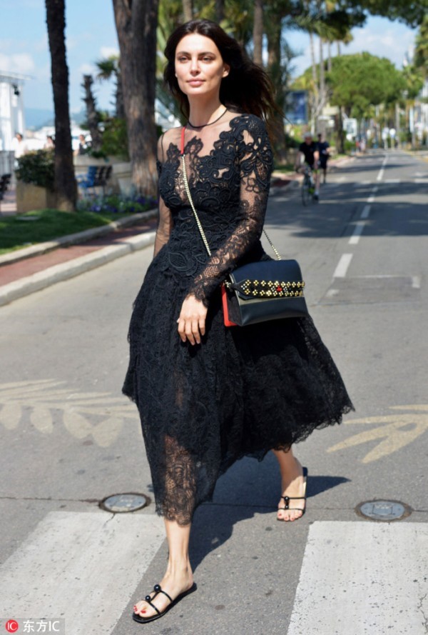 夏季都在穿得连衣裙 搭配这双鞋才能舒适又时髦