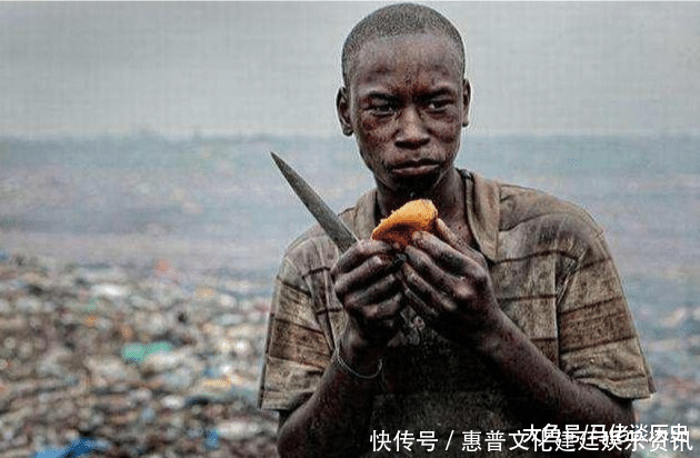 非洲小孩“骨瘦如柴”,为何成年后却变成了肌肉男当地人靠它