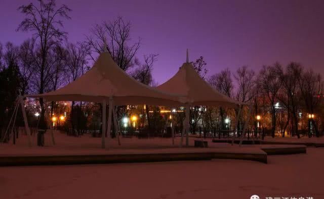 如梦如幻的建三江雪后夜色