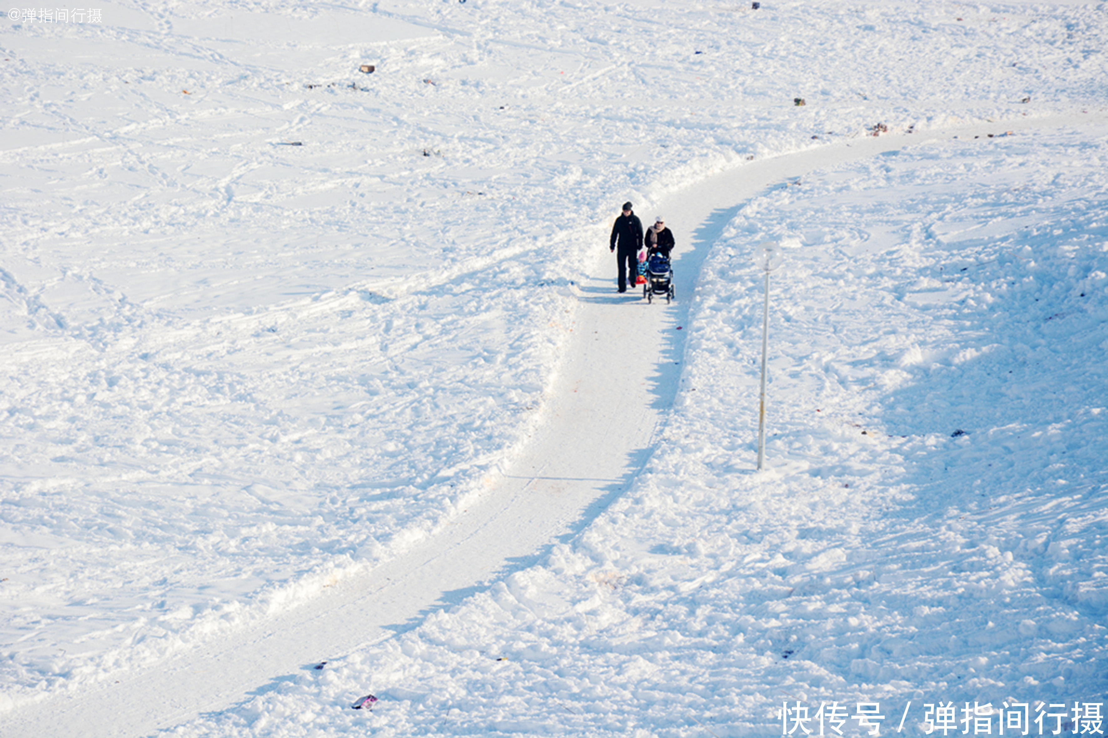 德国连降暴雪，导致交通瘫痪，却迎来如梦如幻的冰雪美景