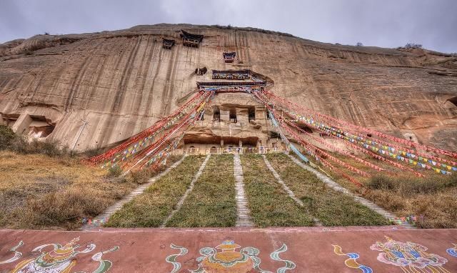 甘肃裕固的这个寺，曲高和寡，周围却有着独特的少数民族风情