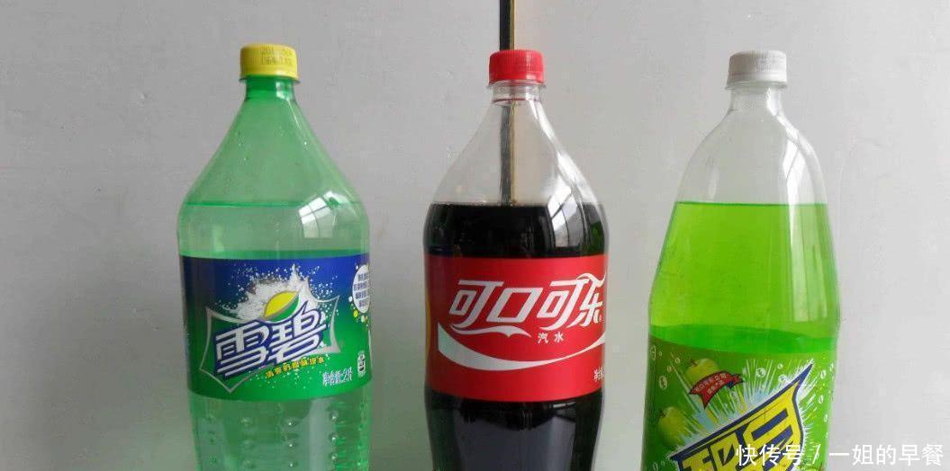 韩国人到中国饭店吃饭,被中国雪碧的尺寸吓懵