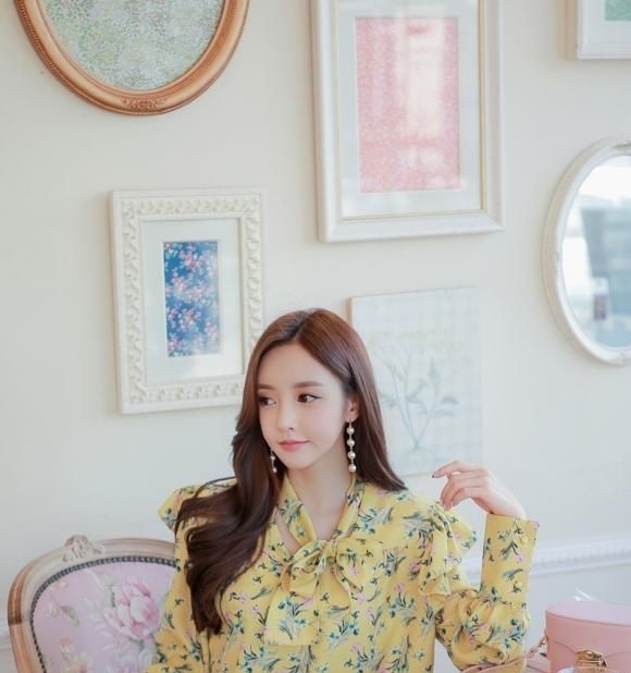  玻彩■孙允珠：春熙芊柳珐琅玻彩褶皱碎花衫写真