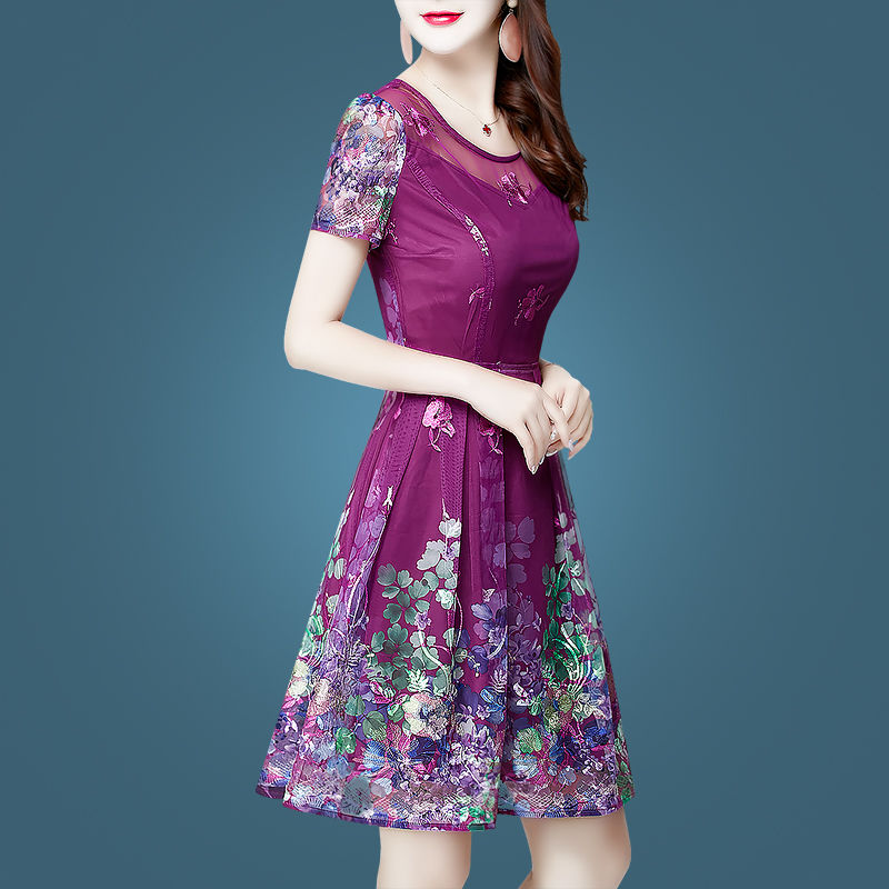 三伏天，别傻傻穿阔腿裤!新出炉的连衣裙，51岁妈穿比旗袍还美