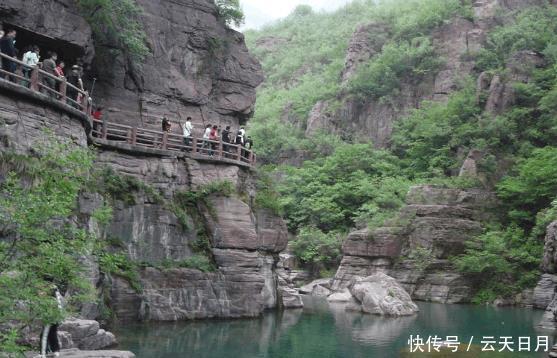 被游客捧红“宰客”景区, 曾是穷山沟没人知, 如今开门等游客送钱