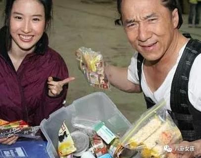  『伙食』明星片场吃饭有多铺张? 傻狍子鹿晗只吃素，江疏影六道菜被批浪费