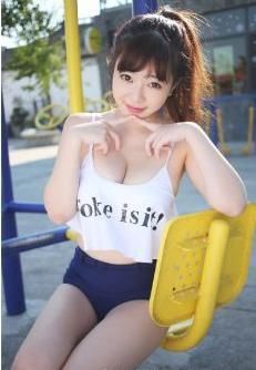 街拍：短裤即将成为过去，紧身短裤的精彩时刻