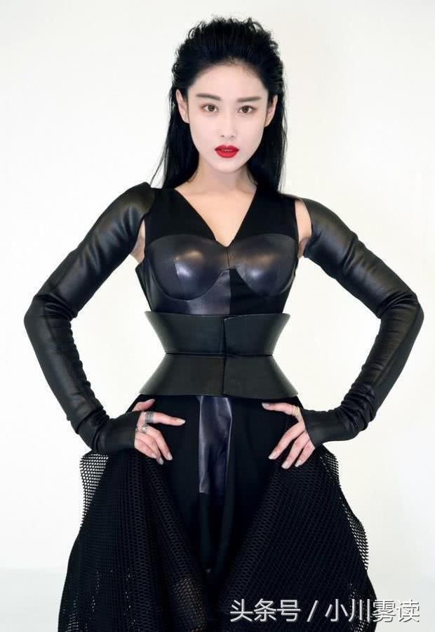 张馨予的性感撩人照，图二霸气十足，最后一张令我心跳加速