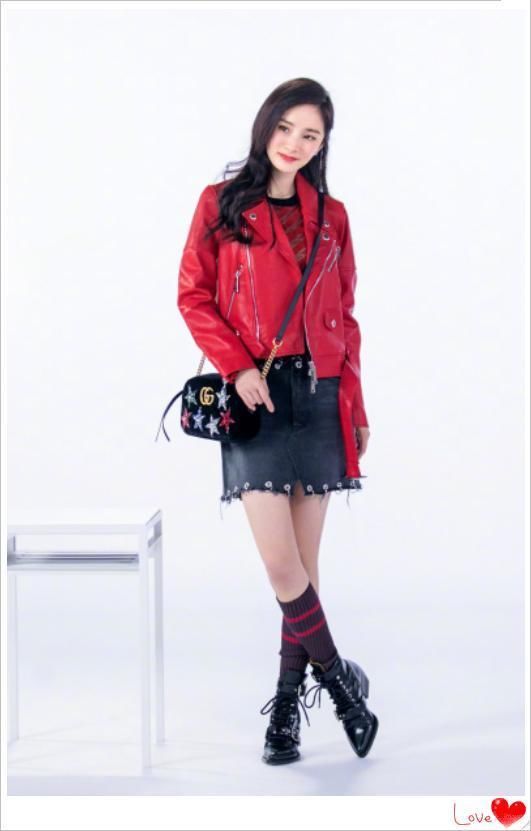 杨幂就是杨幂！牛仔裙里套皮裙居然一点都不丑，网友直呼：美炸了