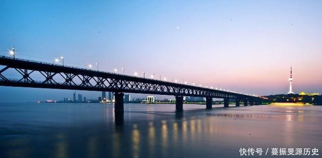  「车站」惊叹中国速度，英国人刚建个车站，中国已修好5条地铁