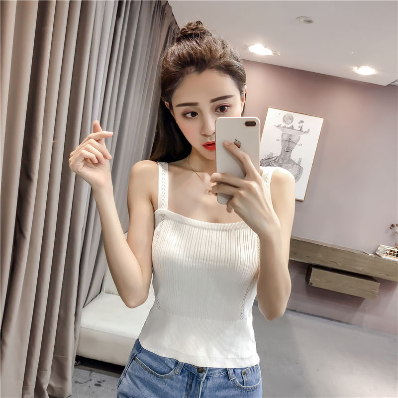 吊带:无法抵挡的纤细诱惑，玩转夏日海边度假风