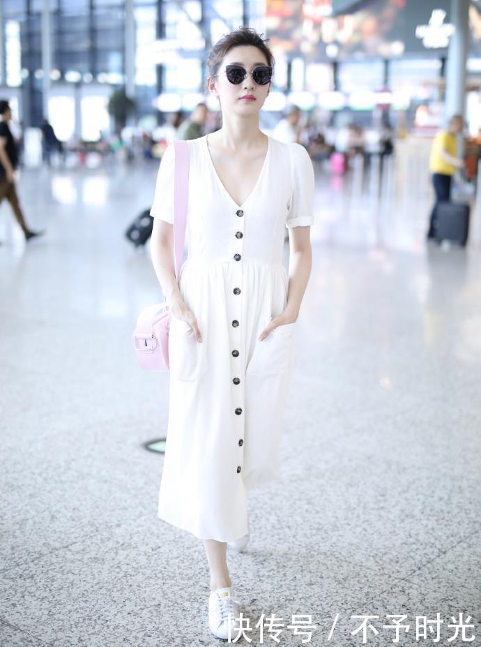 当江疏影和热巴同穿白色连衣裙, 网友: 骨感美与丰满美的差距