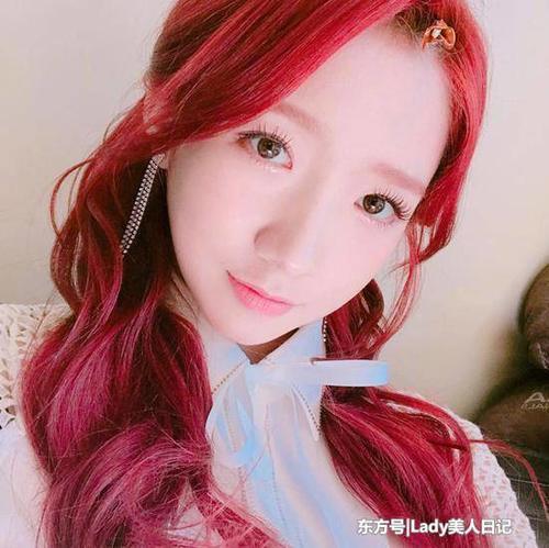 赵薇舒淇迪丽热巴都着孟美岐吴宣仪杨超越学编发，这波发型我干了