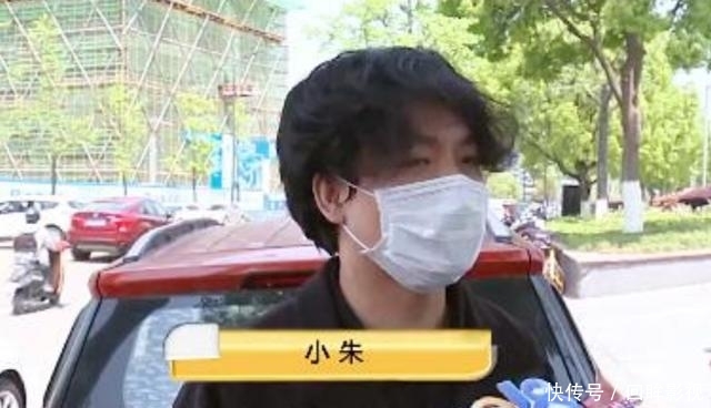  「小伙」小伙花300块烫头，做完头发表情凝固了，小伙：换件衣服能讨饭了