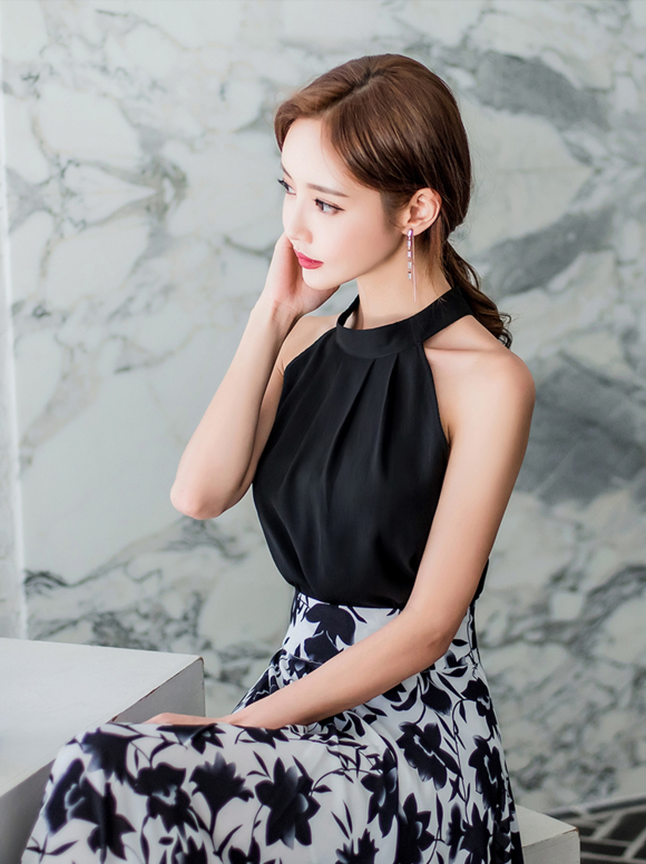 女神孙允珠，星辰魔幻深黑高冷时尚挂领衫