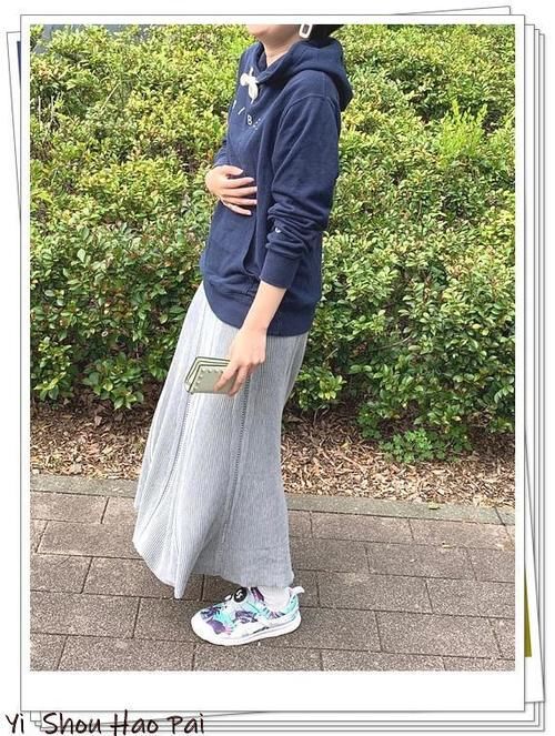  『海军蓝风连帽卫衣』能穿3季的万能搭配单品！海军蓝连帽卫衣的多种造型示范