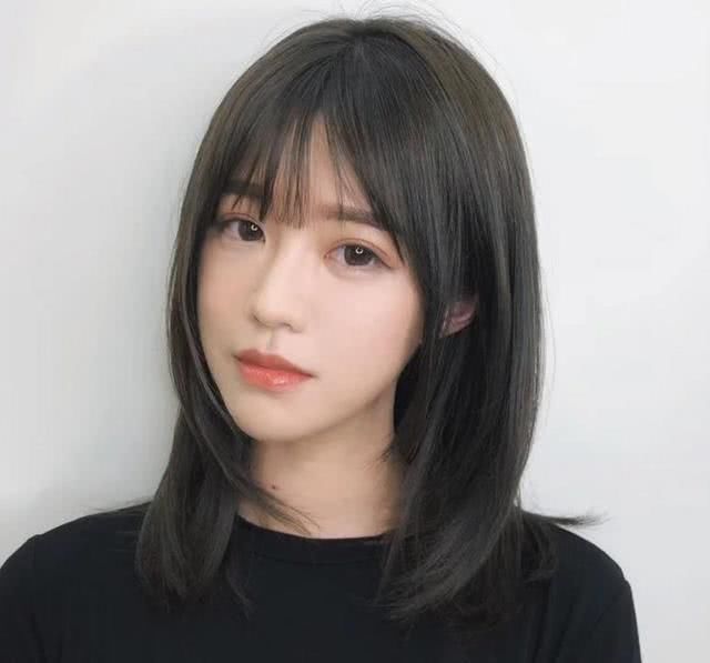  『黑长』别再留黑长直发了，2020年最火的发型是这4种，减龄瘦脸不挑人！