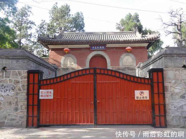 这个“三不寺庙”500多年来未开寺门，僧人却吃喝不愁！