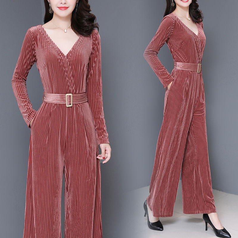 如今年轻女人别穿套装!只穿一套“连体裤”，活力美翻天了