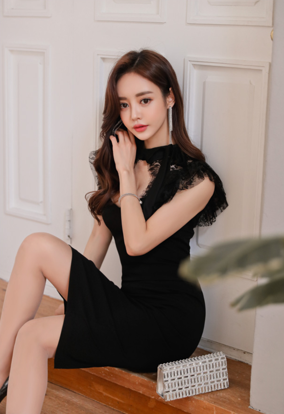 女神孙允珠，华丽黑丝连衣裙