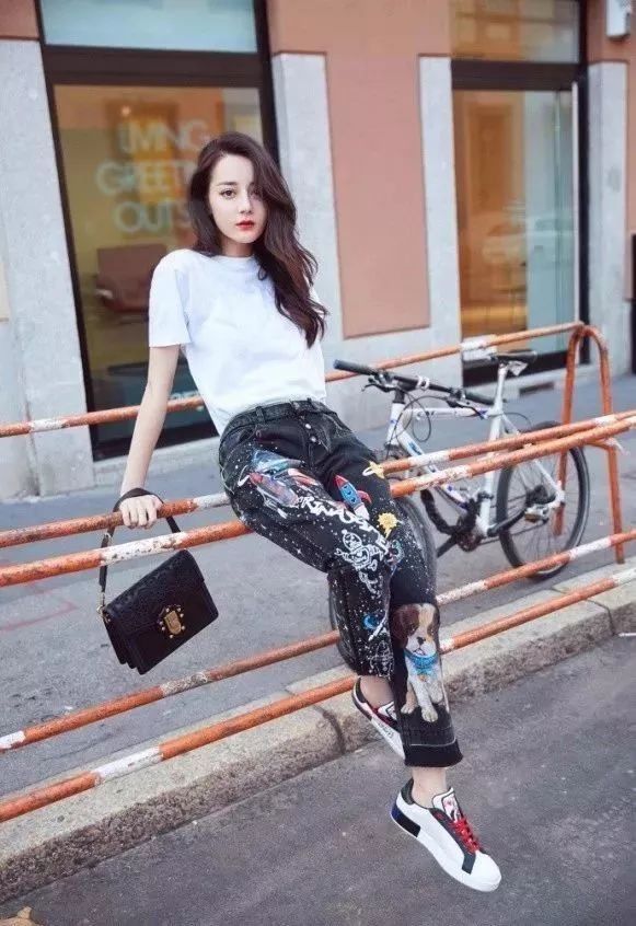 衣柜必备牛仔，夏末秋初就该这么穿!