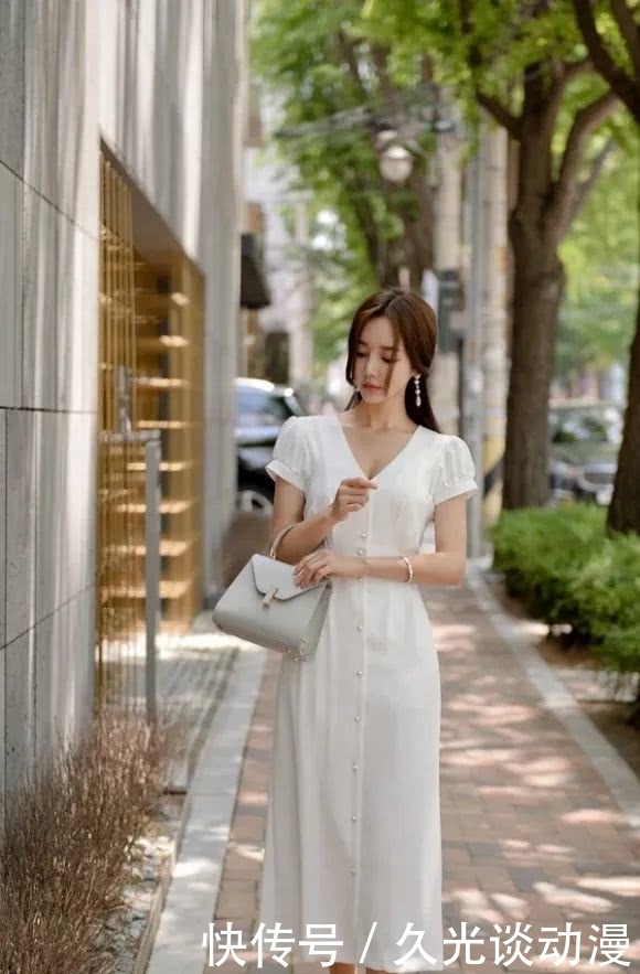  云霄：美图图鉴：孙允珠，云霄炫白飘影宫廷袖清纯长裙