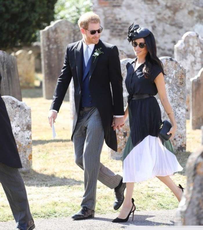 梅根王妃两度获选时尚偶像奖，和哈里王子的情侣装太登对啦！