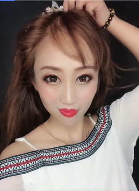 化妆术的神奇，新进门的媳妇卸妆却吓坏婆婆:面前这是谁?