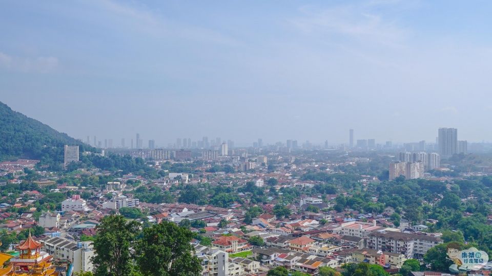 这座寺庙不仅是东南亚最大的华人佛寺，还有世界最大的室外观音像
