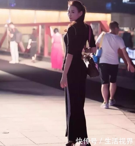  『小姐姐』时尚街拍：风情万种的小姐姐，时髦穿搭引人注目