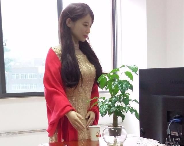 中国首个美女机器人诞生,未来机器人老婆会成