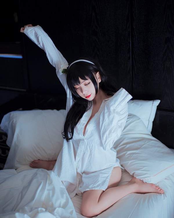 韩国辣妹Cos《LOL》兔女郎瑞雯 黑丝美腿让人欲罢不能