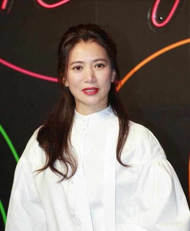  『少女』缝制一件2020春季流行穿的网纱裙,仙气又减龄,穿上秒变浪漫少女