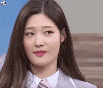 街拍：穿包臀裙的小姐姐，图1小姐姐知性，图2开叉有点高!