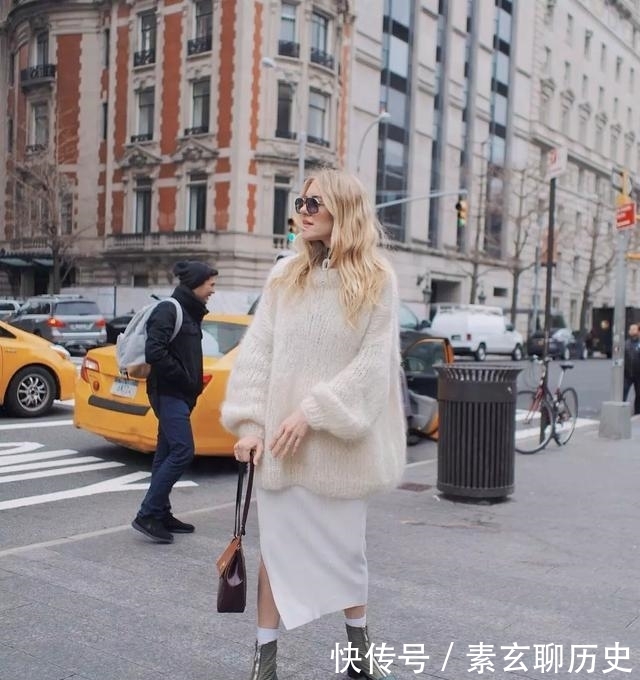 『显瘦』早春不要乱穿,2020年流行:针织衫+初恋裙,减龄显瘦,太美了
