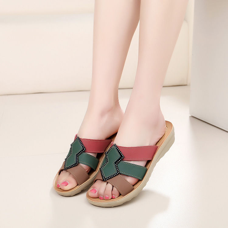 女人过35轻熟年纪，打扮高贵点!试试新款气质女鞋，女人味十足