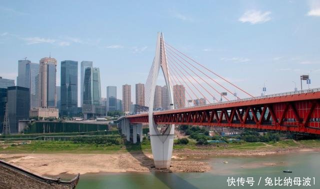 重庆地标来福士，会成为重庆人心中的“五指山”吗