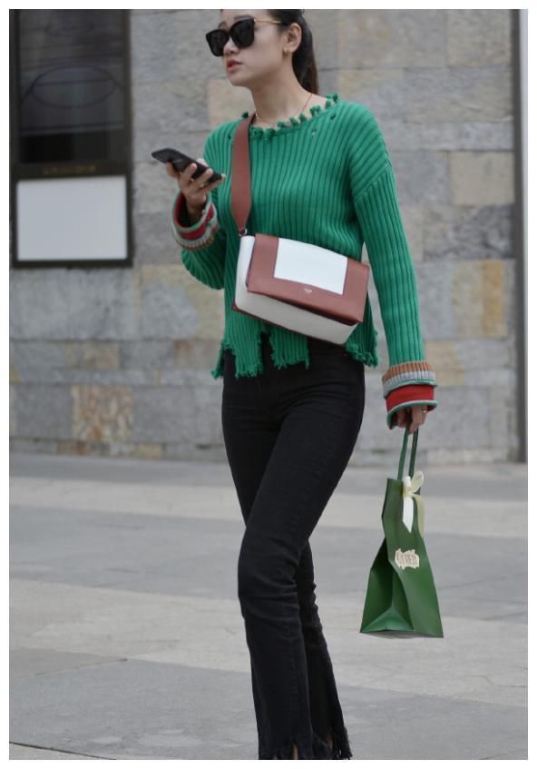 成都街拍：不是小编没见过女人，可图3这丰满的美女，第一次看见