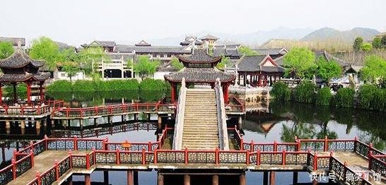 中国最任性的老人，用300亿重建了圆明园，完全复原出园林奇迹！