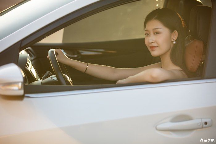 和骐达TIIDA一起行过一座城，邂逅一次“美”