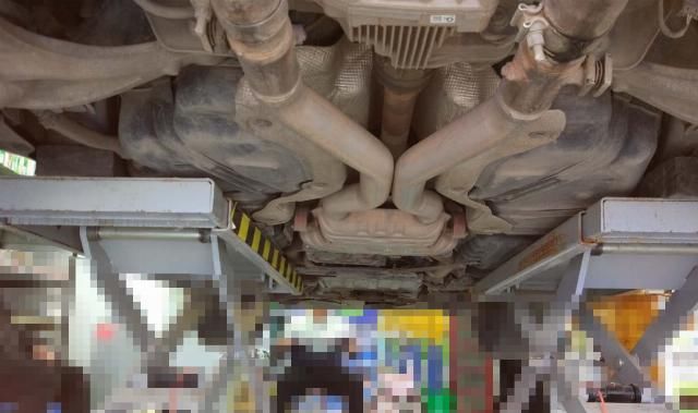  拆卸痕迹@45万买辆V8+6.4L的Jeep大切诺基SRT还值吗?