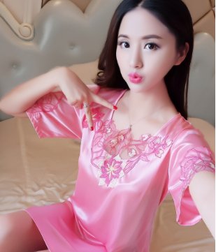 败家媳妇洗完澡不穿睡衣了，如今时兴“家居服”，性感迷人，呵呵