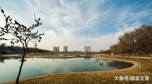 中国军人的奇迹之城：人进沙退，荒漠变绿洲，美国科学家也来学习