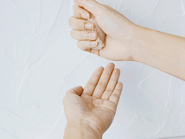 满脸痘怎么见人?用了这个去痘不留印的神器,我把200块的遮瑕都