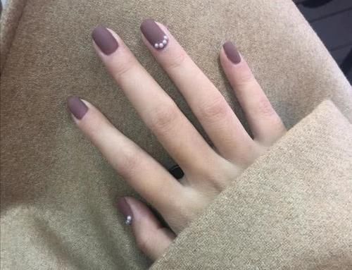  『早已』亮片美甲早已过时，来看看磨砂美甲的多种玩法，猫眼是独特的一种