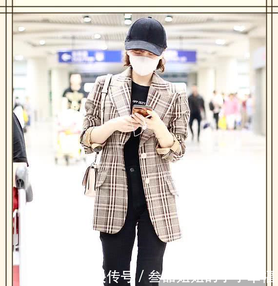 看了刘诗诗劈叉裤，再看看关晓彤，网友终于知道精致与邋遢差距