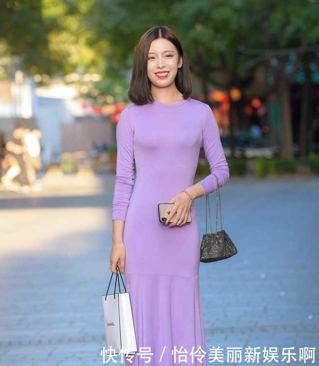  【成熟的女】美女一件连衣裙，硬是穿出了紧身衣的效果！